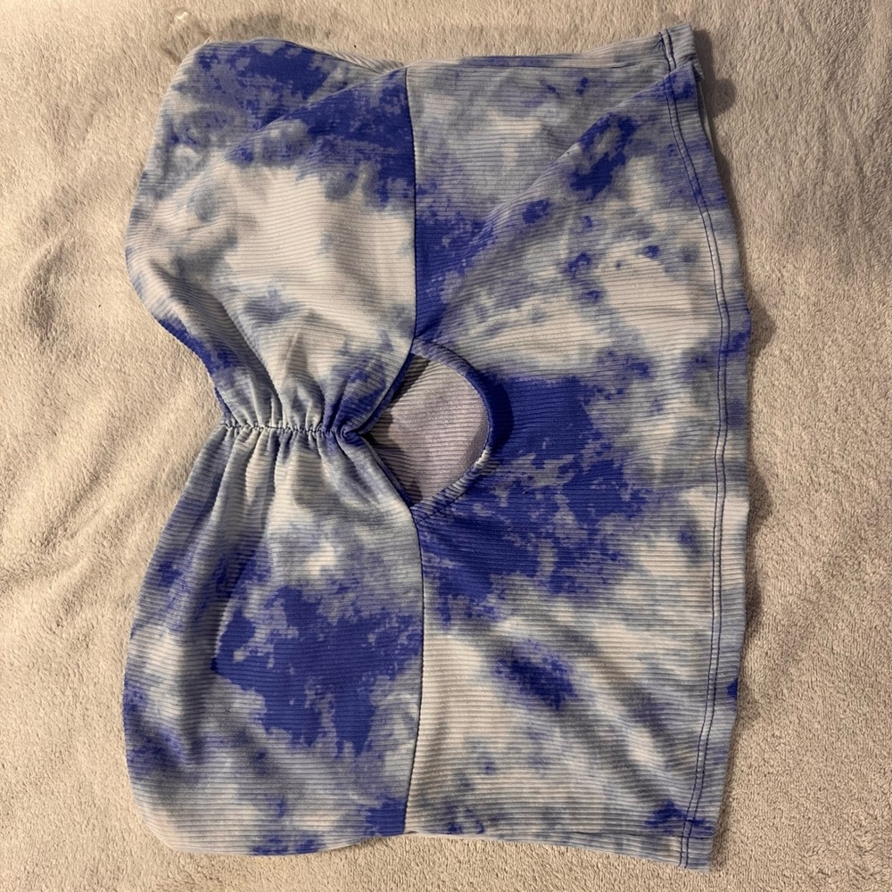Cloud strapless top
